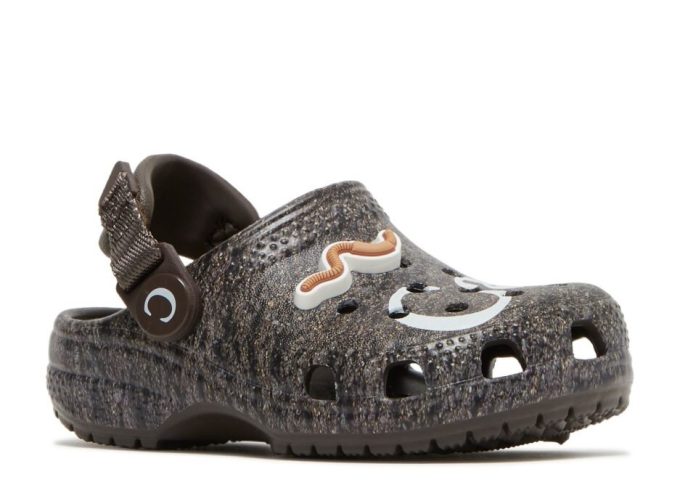 Anwar Porkkanat x Clog Kids ”Soil – Espresso” Anwar Porkkanat x Clog Kids ”Soil – Espresso”