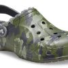 Crocs Baya vuoratut puukenkäpainatus Fleecevuoratut Unisex-naamiointitossut 205975-97G Crocs Baya vuoratut puukenkäpainatus Fleecevuoratut Unisex-naamiointitossut 205975-97G