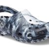 Crocs Beach Marble Unisex mustavalkoiset sandaalit ”Black White” 206867-103