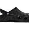 Crocs Classic Clog Beach Shoe Unisex musta 206230-95K