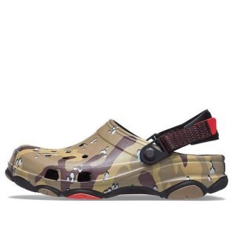 Crocs Classic Clog Desert Camouflage Beach Unisex mustaruskeat sandaalit 207305-088 Crocs Classic Clog Desert Camouflage Beach Unisex mustaruskeat sandaalit 207305-088