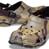 Crocs Classic Clog Desert Camouflage Beach Unisex mustaruskeat sandaalit 207305-088