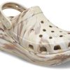Crocs Classic Crush marmoroitu puukenkä ”Bone Multi” 208265-2Y3