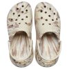 Crocs Classic Crush marmoroitu puukenkä ”Bone Multi” 208265-2Y3