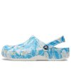 Crocs Classic Duke Print puukengät ”Blue White” 210003-4OX