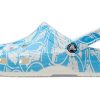 Crocs Classic Duke Print puukengät ”Blue White” 210003-4OX
