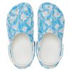 Crocs Classic Duke Print puukengät ”Blue White” 210003-4OX