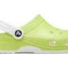 Crocs Classic Glow in the Dark -puukengät ”Lime Green White” 209101-3UH
