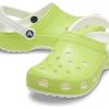 Crocs Classic Glow in the Dark -puukengät ”Lime Green White” 209101-3UH