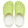 Crocs Classic Glow in the Dark -puukengät ”Lime Green White” 209101-3UH