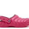 Crocs Classic overpuff vuorattu puukenkä ”Dragon Fruit” Crocs Classic overpuff vuorattu puukenkä ”Dragon Fruit”