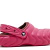 Crocs Classic overpuff vuorattu puukenkä ”Dragon Fruit” Crocs Classic overpuff vuorattu puukenkä ”Dragon Fruit”