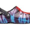 Crocs Classic Tie Dye Pysy lämpimänä Kodikas Crocs Urheilutossut Unisex Purppura Punainen 206341-988 Crocs Classic Tie Dye Pysy lämpimänä Kodikas Crocs Urheilutossut Unisex Purppura Punainen 206341-988