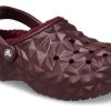 Crocs-vuoratut geometriset puukengät ”Dark Cherry” 210069-6WD