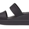 Crocs (WMNS) Brooklyn Lightweight mustat sandaalit 206219-060