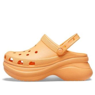 Crocs (WMNS) Classic Clog Retro Crocs paksupohjainen oranssi pieni valas sandaalit 206302-801 Crocs (WMNS) Classic Clog Retro Crocs paksupohjainen oranssi pieni valas sandaalit 206302-801