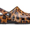 Crocs (WMNS) Klassinen puukengän eläin Printing Ranta Casual Sandaalit Leopardikuvio 206676-90L