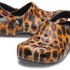 Crocs (WMNS) Klassinen puukengän eläin Printing Ranta Casual Sandaalit Leopardikuvio 206676-90L