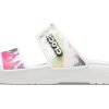 Crocs (WMNS) klassinen solmiovärillinen graafinen sandaali ”Black Green” 207283-94S
