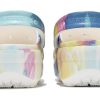 Crocs (WMNS) Klassiset tukkipilvet Tieväripainatus Kevyt Kodikas Urheilusandaalit Pinkki Sininen 207151-94S Crocs (WMNS) Klassiset tukkipilvet Tieväripainatus Kevyt Kodikas Urheilusandaalit Pinkki Sininen 207151-94S