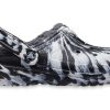 Crocs (WMNS) klassiset vuoratut puukenkäsandaalit ”Marbled White Black” 207180-103