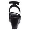 Crocs (WMNS) Leigh II Cross Strap Nilkkasandaalit ”Musta” 204950-060