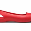 Crocs (WMNS) litteät punaiset sandaalit 202811-8C1 Crocs (WMNS) litteät punaiset sandaalit 202811-8C1