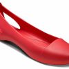 Crocs (WMNS) litteät punaiset sandaalit 202811-8C1 Crocs (WMNS) litteät punaiset sandaalit 202811-8C1