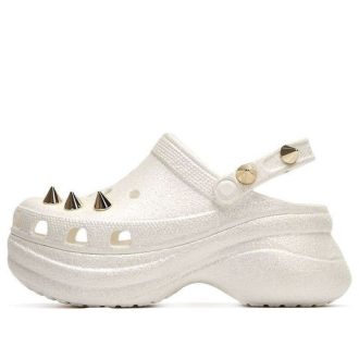 Crocs (WMNS) Outdoor Beach Sports -tossut, valkoinen 206783-100 Crocs (WMNS) Outdoor Beach Sports -tossut, valkoinen 206783-100