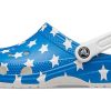 Crocs (WMNS) USA:n kuviopainatus Kevyet mukavat sandaalit Sininen punainen 205974-94S Crocs (WMNS) USA:n kuviopainatus Kevyet mukavat sandaalit Sininen punainen 205974-94S