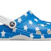 Crocs (WMNS) USA:n kuviopainatus Kevyet mukavat sandaalit Sininen punainen 205974-94S Crocs (WMNS) USA:n kuviopainatus Kevyet mukavat sandaalit Sininen punainen 205974-94S