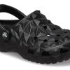 Crocsin klassiset geometriset puukengät ”Musta” 209563-001