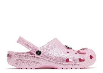 Mean Girls x Classic Clog ”On keskiviikkoisin Wear Pink”