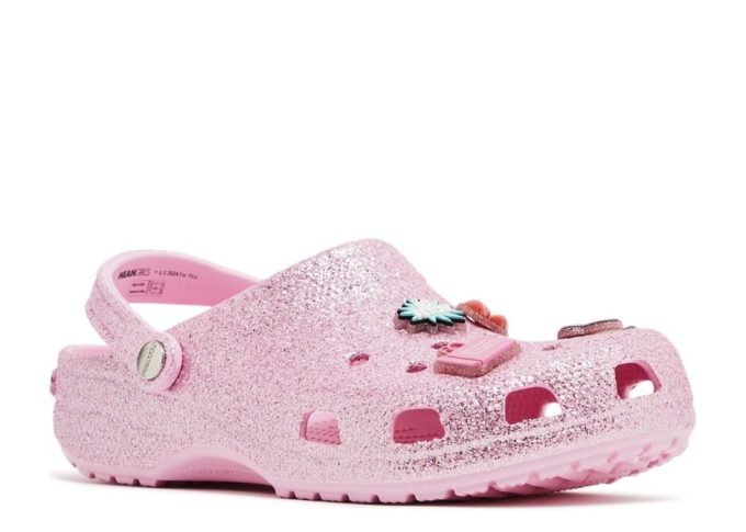 Mean Girls x Classic Clog ”On keskiviikkoisin Wear Pink” Mean Girls x Classic Clog ”On keskiviikkoisin Wear Pink”